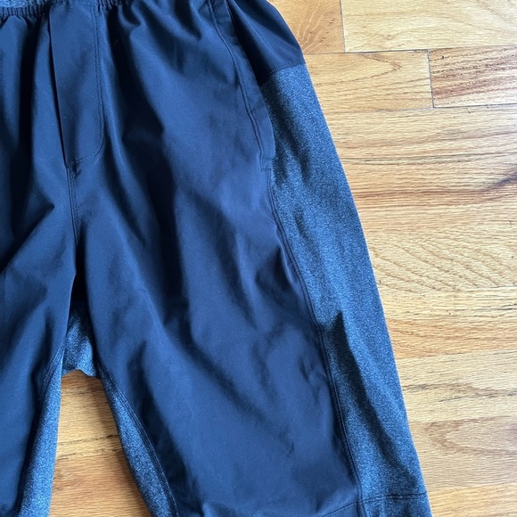 LULULEMON T.H.E. shorts Black Gray 11” inseam Medium - Picture 3 of 5